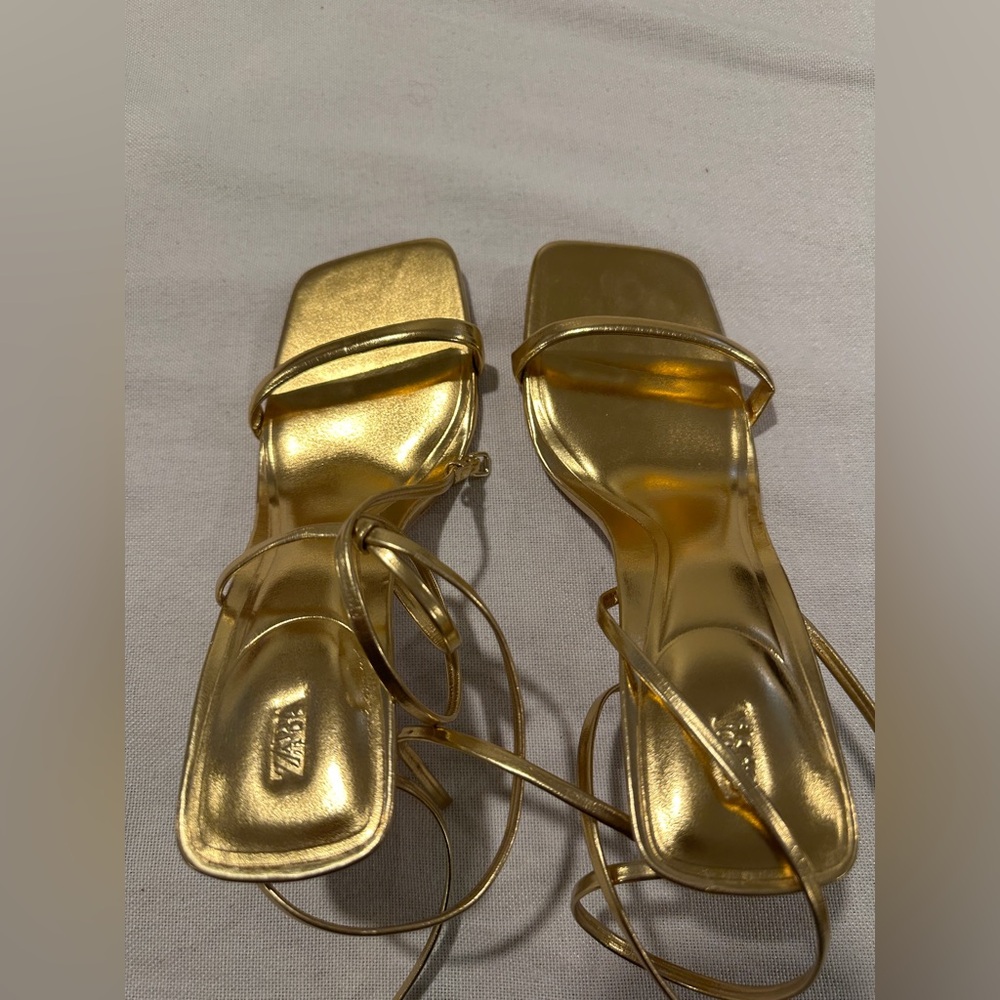 ZARA Gold Strappy Sandals

NEW